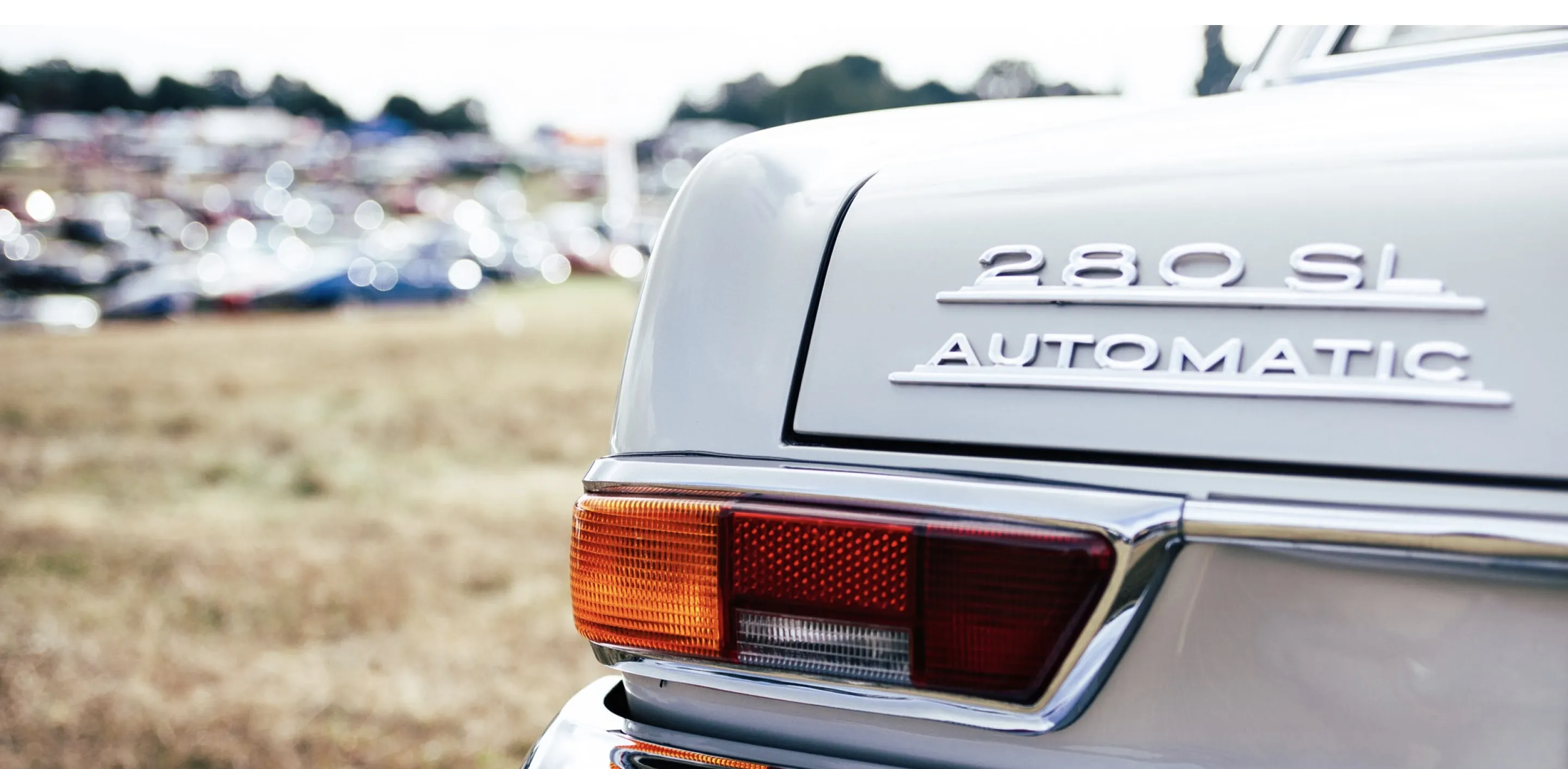 Klassischer Oldtimer im Sonnenlicht